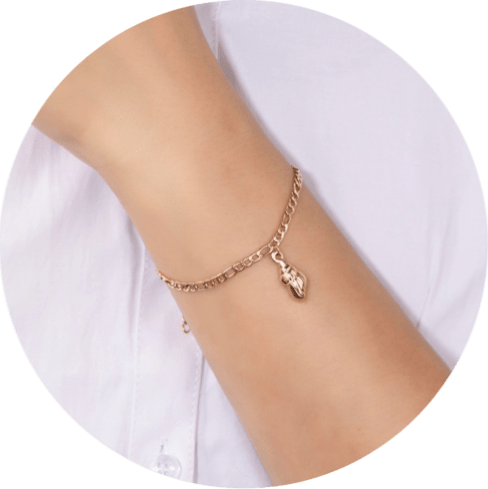 Rose Gold Bracelet With A Shell Pendant Des (1) Rose Gold Bracelet With A Shell Pendant